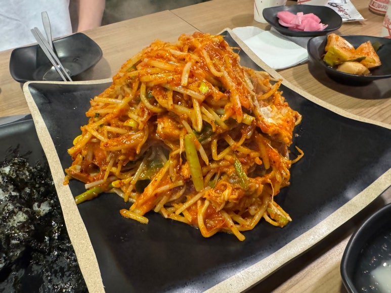 [신사역 맛집] 아구본가첨벙 신사본점 - 블루리본 서베이 스티커 12개 백년가게. 아구찜 중 사이즈와 간장게장 1마리 먹어본 후기. 관련 이미지 11