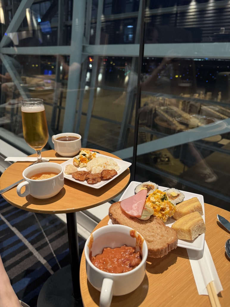 오사카 간사이 국제공항 에어사이드 (Airside) 라운지 추천 후기. Feat. 국민 헤리티지 리저브 동반자 입장 라운지앱. 관련 이미지 3