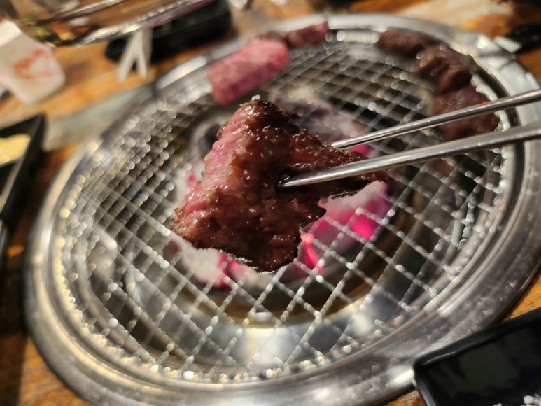 [신사동 한우 맛집] 신비갈비살 - 가성비 최고의 가로수길 한우 갈비살 현주엽 맛집. 주차 가능. 관련 이미지 18