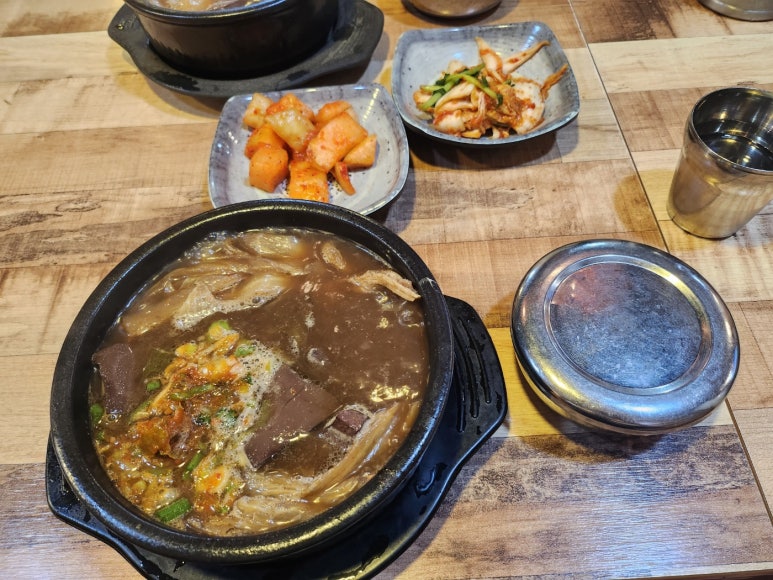 [효창공원앞역 맛집] 창성옥 - 넉넉히 소뼈살 가득한 우거지 선지 해장국. 삼각지 맛집리스트 업데이트. 관련 이미지 12