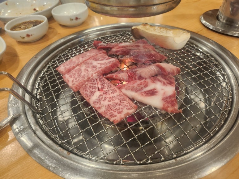 [청담동 24시간 소고기] 영천영화 - 나는 별로였다. 꽃등심, 갈비살, 육회비빔밥. 맛있는녀석들, 블루리본서베이, 연예인맛집. 관련 이미지 14