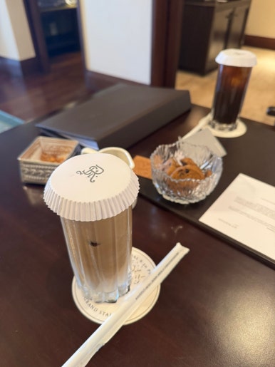 세인트레지스 발리 - 플래티넘 풀빌라 스위트 업그레이드 후기. 신혼여행 호텔 추천. 프라이빗 해변, 라군, 밤공연, 조식, 디너. 관련 이미지 35