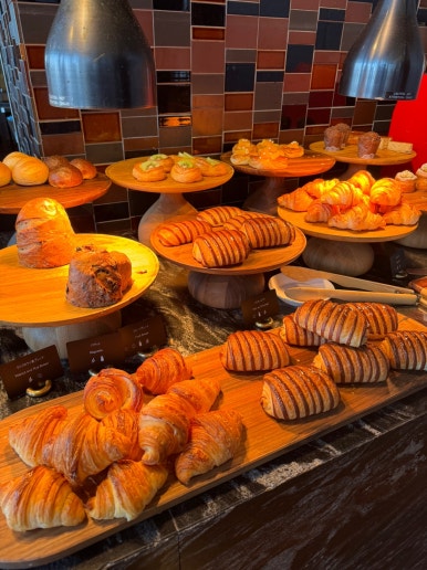 콘래드 오사카 호캉스의 모든 것 - 현아플, 힐튼 아너스 골드, 조식, 라운지, 레스토랑, 수영장, 사우나. Adieu 2023. (2) 관련 이미지 9