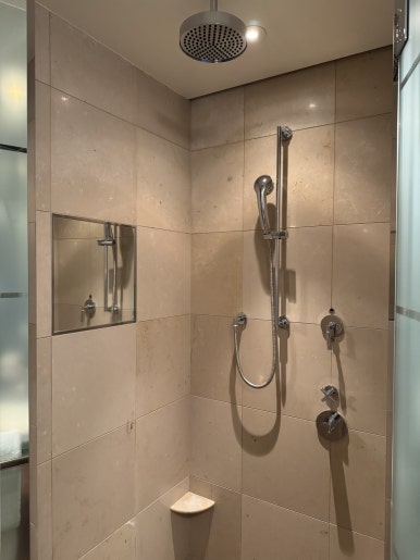 [The Ritz-Carlton, Tokyo] The Standard for a Classic High-End Hotel. A review of a Roppongi hotel with a great skyline view from the window, plus the pool, lounge, and more. image 27