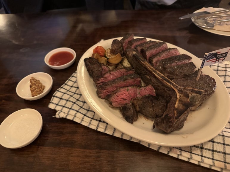 [가로수길 맛집] 록키 신사점 - 티본 스테이크 포터하우스 맛집. 새우크림 파스타도 먹어봄. 관련 이미지 11