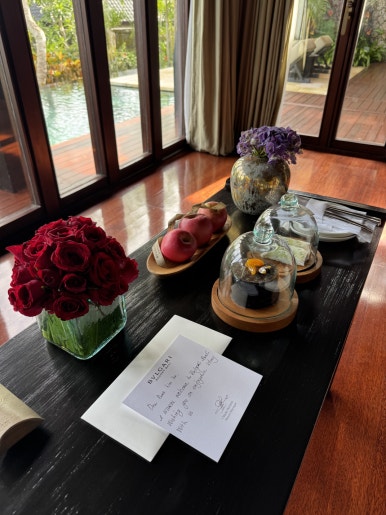 불가리 발리 - 인생 최고의 휴양지. 장동건 부부 신혼여행 인도양 오션뷰 풀빌라 추천. 메리어트 플래티넘 호캉스. 룸서비스/조식/야외수영장/레스토랑 후기. 관련 이미지 45