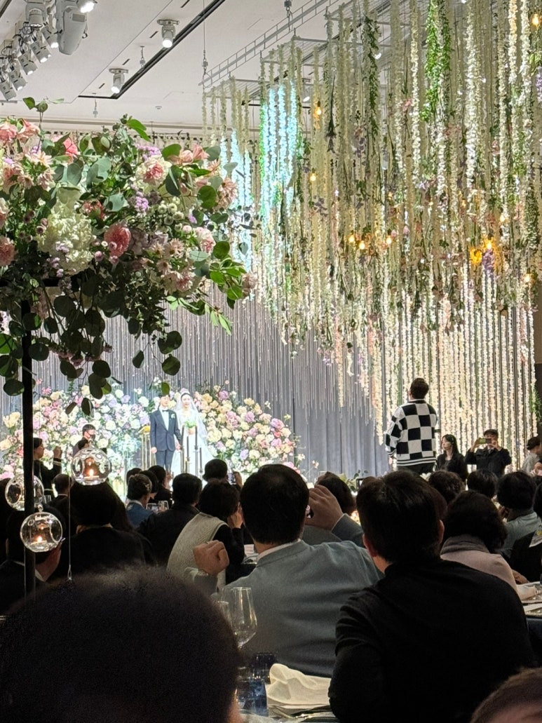 시그니엘 부산 결혼식 참석 후기. 세상 멋있는 결혼식장! 프렌치 코스요리 식사 후기. (feat. 허각 축하공연) 관련 이미지 26