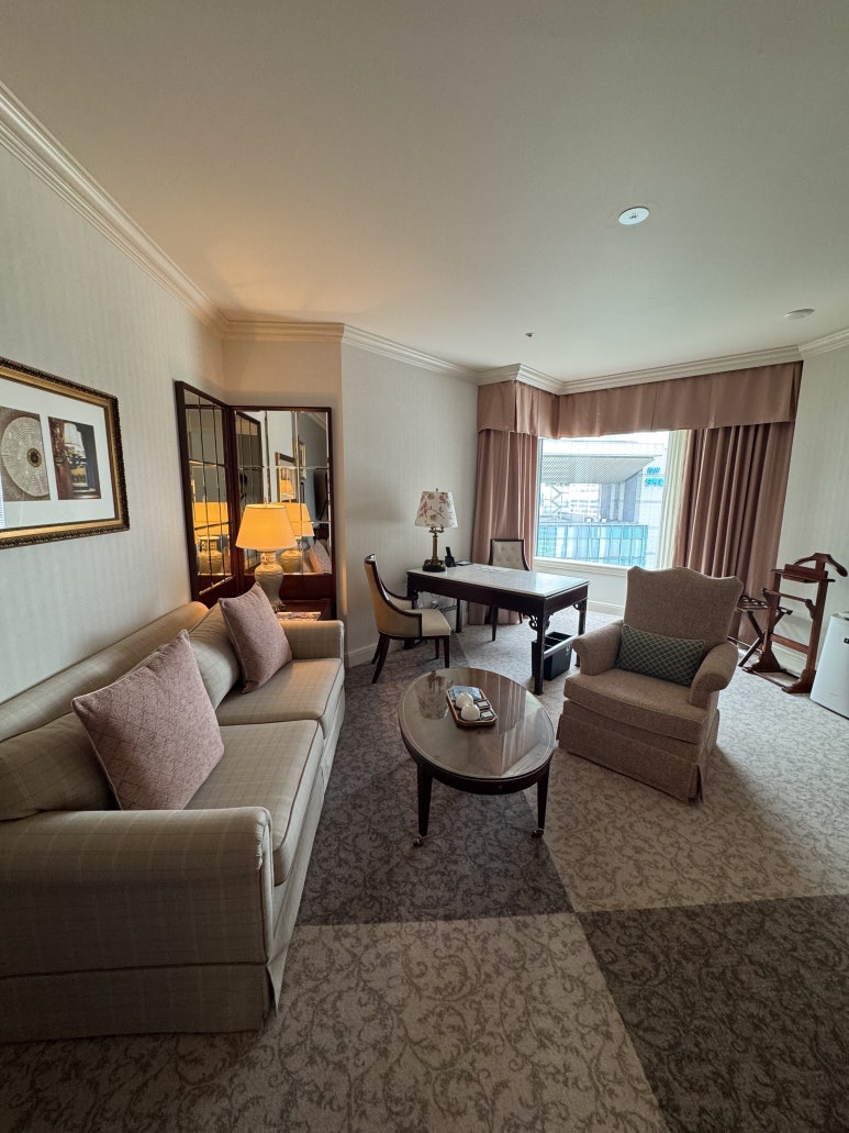 더 리츠칼튼 오사카 1편 - 품격있는 호텔의 진수. 메리어트 룸업그레이드. 수영장과 조식 후기. 관련 이미지 25