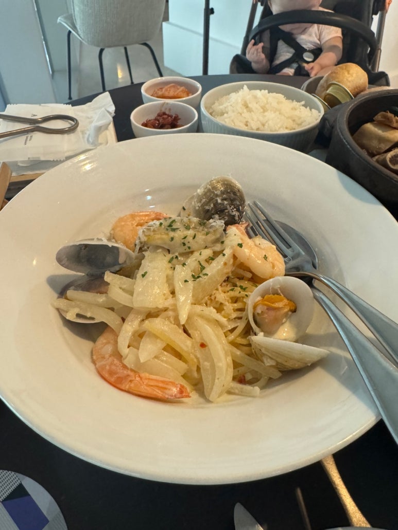 [안다즈 서울 맛집] 조각보 - 스파게티와 갈비찜 그리고 망고빙수 내돈내산 후기. 현아플 비마게 그리고 신한카드 더베스트+ 로 반값에 아기의자와 호텔 발렛 나들이! 관련 이미지 15