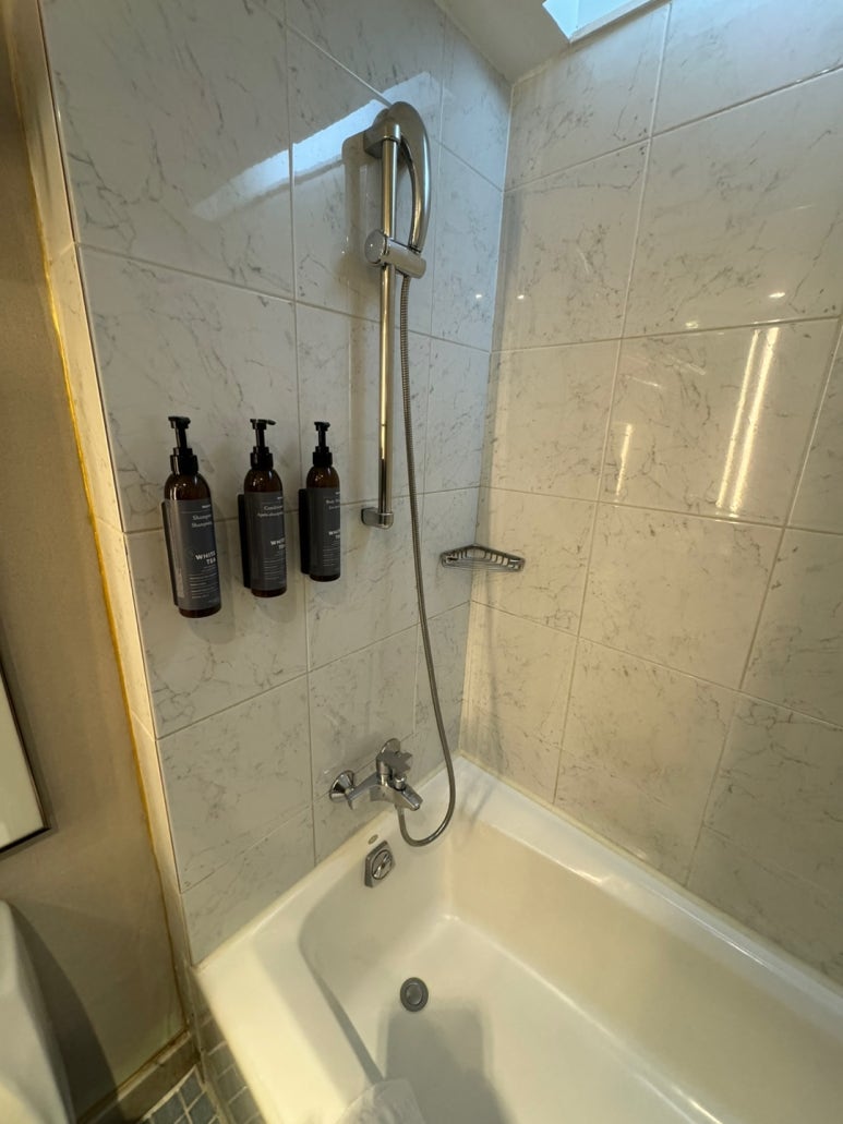 웨스틴조선 부산 - 새로단장한 해운대오션뷰 호텔. 클럽조선 플래티넘 100배 이용하기. 디럭스 비치 킹 + 수영장 + 발렛주차 후기. (feat. 그랜드조선 부산) 관련 이미지 17