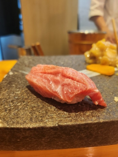 [한남동 맛집] 스시고코로 - 용산구 미들급 디너오마카세. 날것을 많이 못먹어도 갈 수 있는 곳. 발렛주차 가능. 이태원상권회복상품권 사용가능. 관련 이미지 1