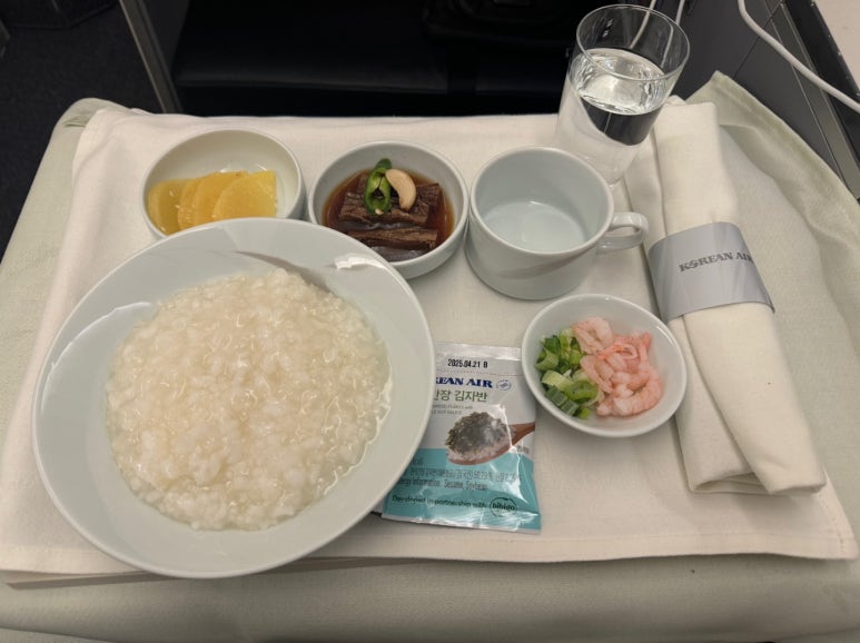Korean Air First Class vs. Prestige Class – KE907 and KE908 Incheon–London B777-300ER Booking, Seat Recommendations, First Lounge, and SkyTeam Mileage Flight Review image 78