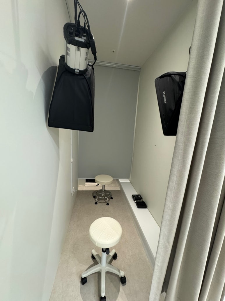 강남 원데이 라미네이트! 주7일 투명교정! 임플란트 바로 심어주는 치과! 신사 레브치과 GRAND OPEN! 인테리어 치과시설 둘러보기~ 관련 이미지 22