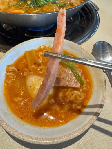 [문래동 맛집] 느루집 - 영등포에서 닭갈비 블루리본서베이 맛집으로 유명한 곳에서 부대전골을 먹어보다. 주차가능한 부대찌개 맛집. 관련 이미지 18