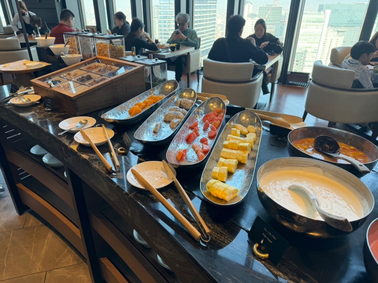 콘래드 오사카 호캉스의 모든 것 - 현아플, 힐튼 아너스 골드, 조식, 라운지, 레스토랑, 수영장, 사우나. Adieu 2023. (2) 관련 이미지 14