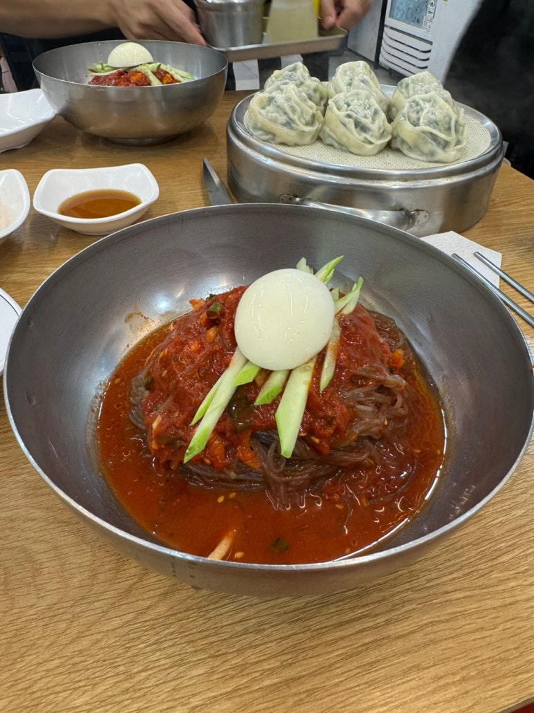 [남영동 맛집] 오복함흥냉면 - 백종원 골목식당 극찬의 숙대 냉면 맛집. 회냉면과 만두 순삭후기. 관련 이미지 9