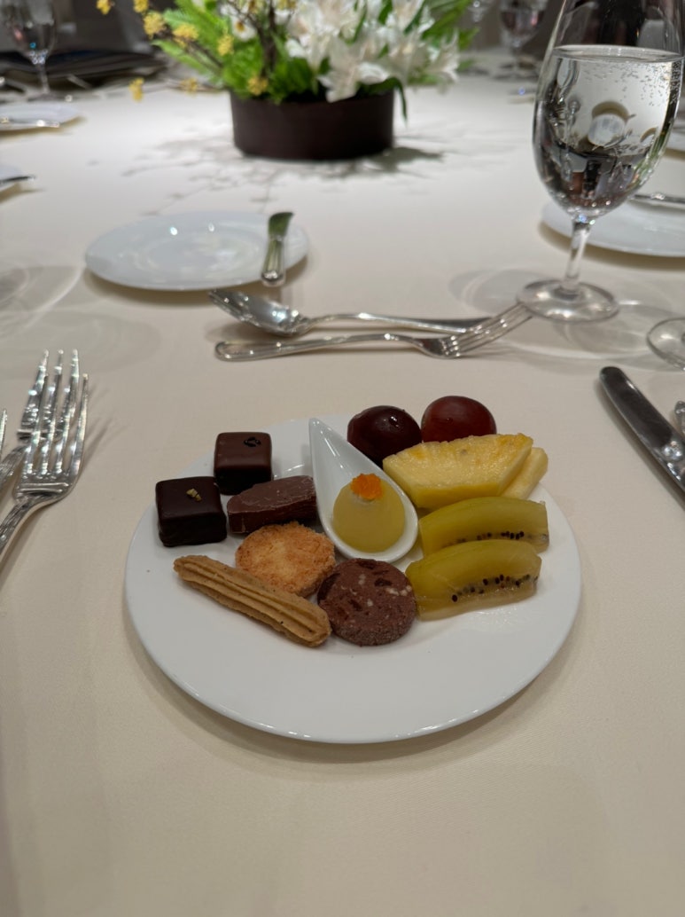 치과용 3M 신제품 런칭 행사에 초청되어, 신라호텔 영빈관 디너코스와 함께. 3M RelyX Universal. 관련 이미지 8