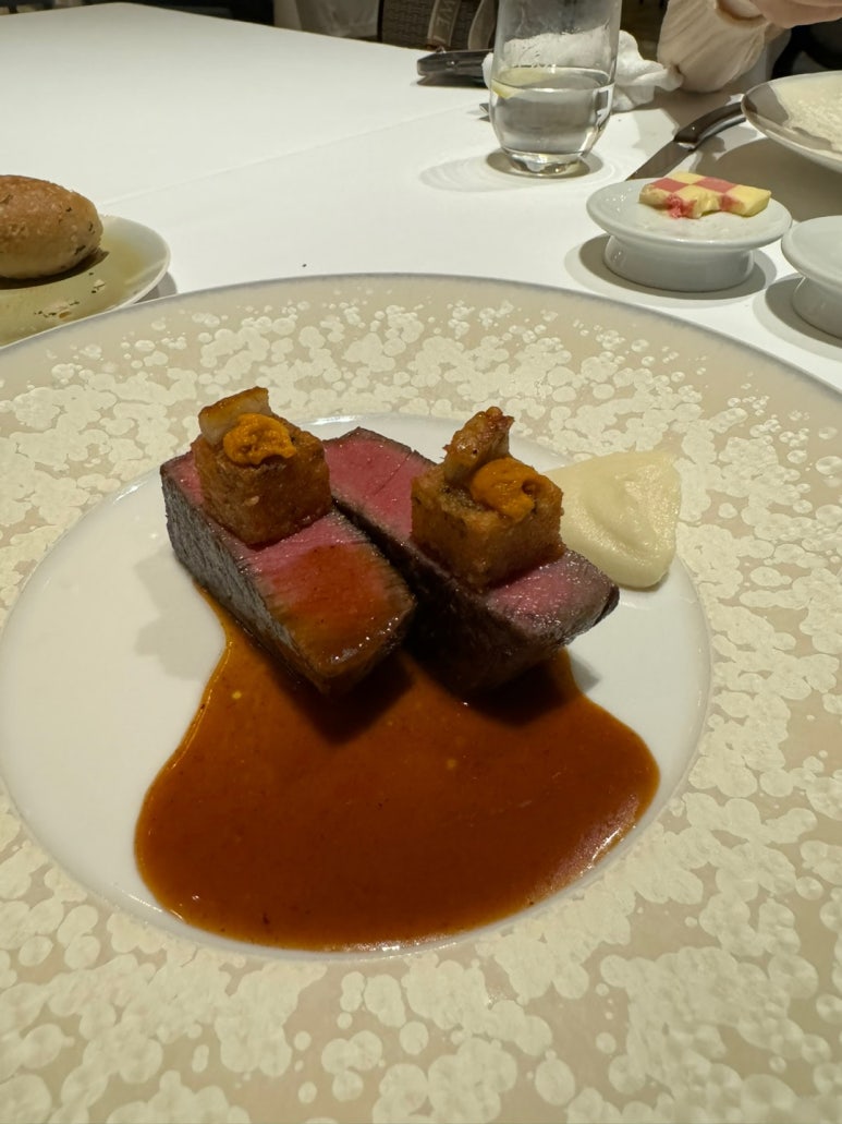 [시그니엘서울] STAY -미슐랭 1스타 프렌치 레스토랑 디너 풀코스. 훌륭하고 멋진 공간을 81층에.. 발렛주차 신용카드. 롯데상품권 사용후기. 관련 이미지 54