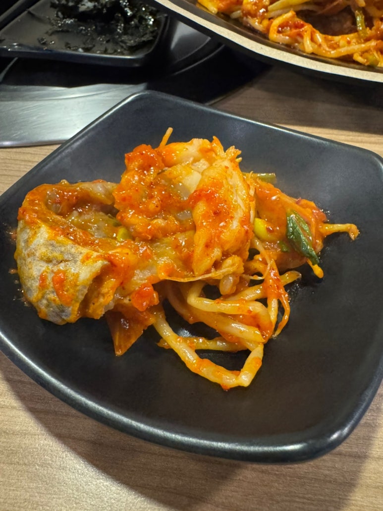 [신사역 맛집] 아구본가첨벙 신사본점 - 블루리본 서베이 스티커 12개 백년가게. 아구찜 중 사이즈와 간장게장 1마리 먹어본 후기. 관련 이미지 12