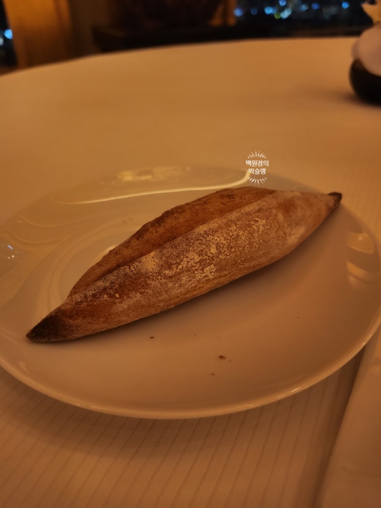 [롯데호텔서울 맛집] 피에르가니에르서울 -기념일에 추천하는 프렌치 레스토랑 디너코스. 발렛주차정보. 롯데호텔 트레비클럽 이용해서 싸게 먹자!!! 관련 이미지 31