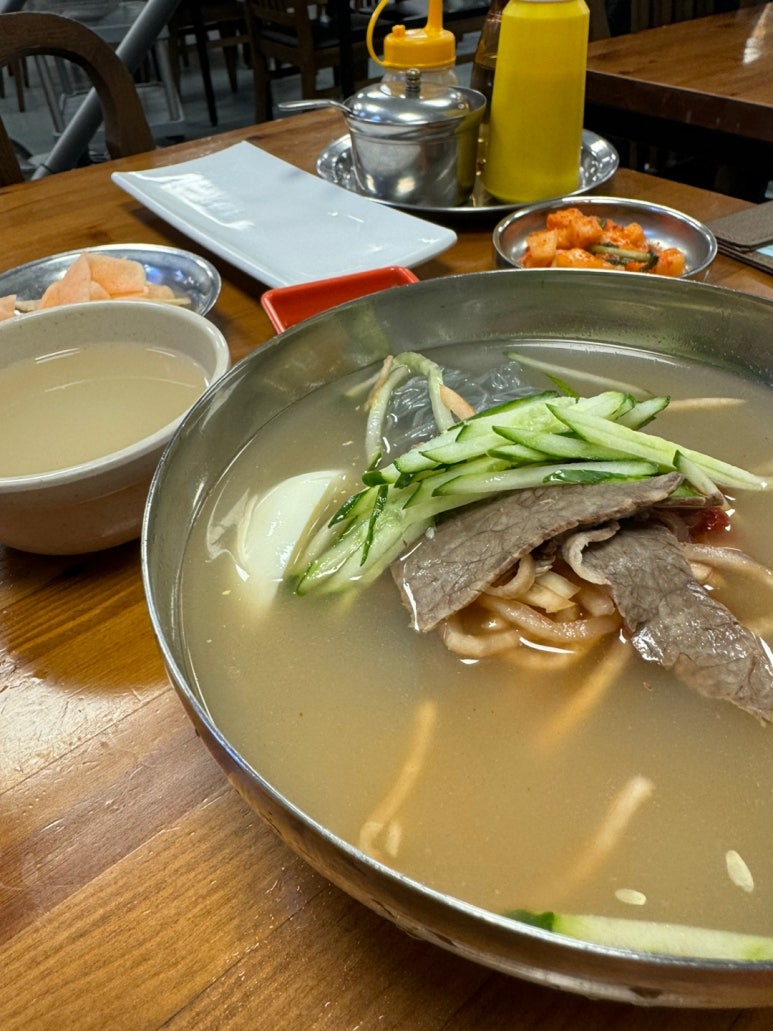 [영등포 맛집] 함흥냉면 - 서울 함흥냉면 맛집 뿌시기! 비빔냉면, 물냉면, 김치만두, 고기만두 다 맛있는 백년가게 놀면뭐하니 맛집. 관련 이미지 20