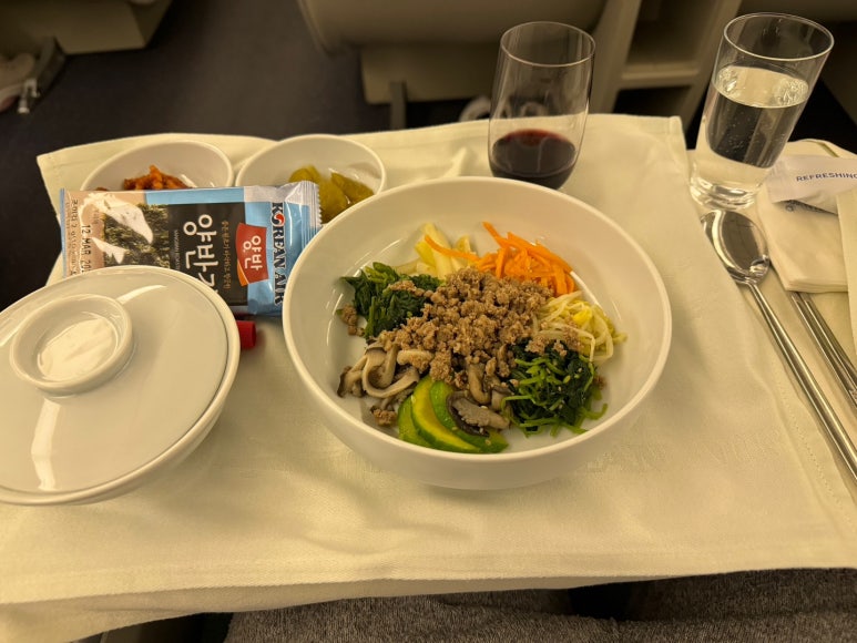 하와이행 대한항공 프레스티지석 & 인천공항 제2터미널 라운지 이용후기 - 마티나골드 라운지와 비교. 위치/이용조건/음식후기. 관련 이미지 26