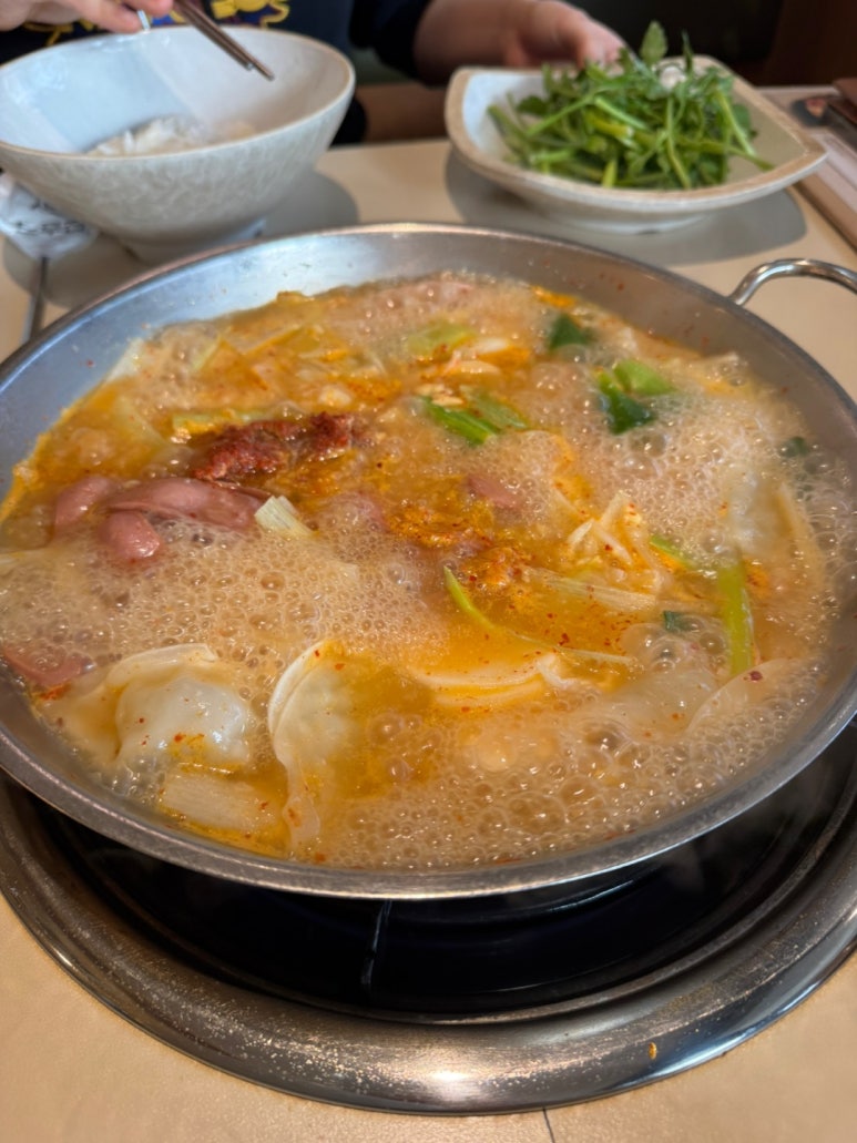 [문래동 맛집] 느루집 - 영등포에서 닭갈비 블루리본서베이 맛집으로 유명한 곳에서 부대전골을 먹어보다. 주차가능한 부대찌개 맛집. 관련 이미지 12