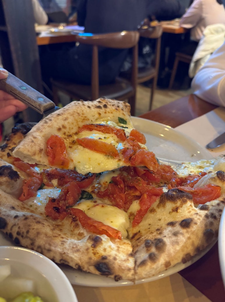 [옥수동 맛집] 옥수동화덕피자 - 토마토향 가득한 마르게리타 엑스트라 추천. 뽀모도로는 글쎄? 주차꿀팁. 관련 이미지 16