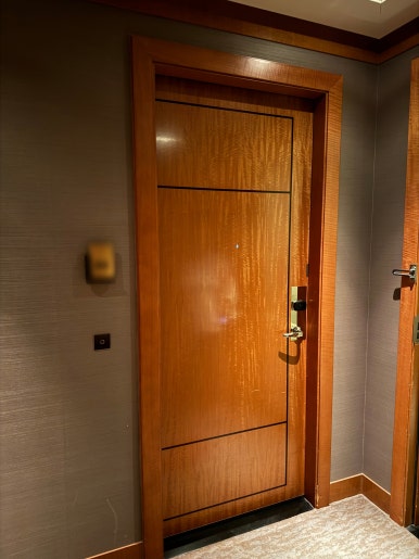 [The Ritz-Carlton, Tokyo] The Standard for a Classic High-End Hotel. A review of a Roppongi hotel with a great skyline view from the window, plus the pool, lounge, and more. image 11