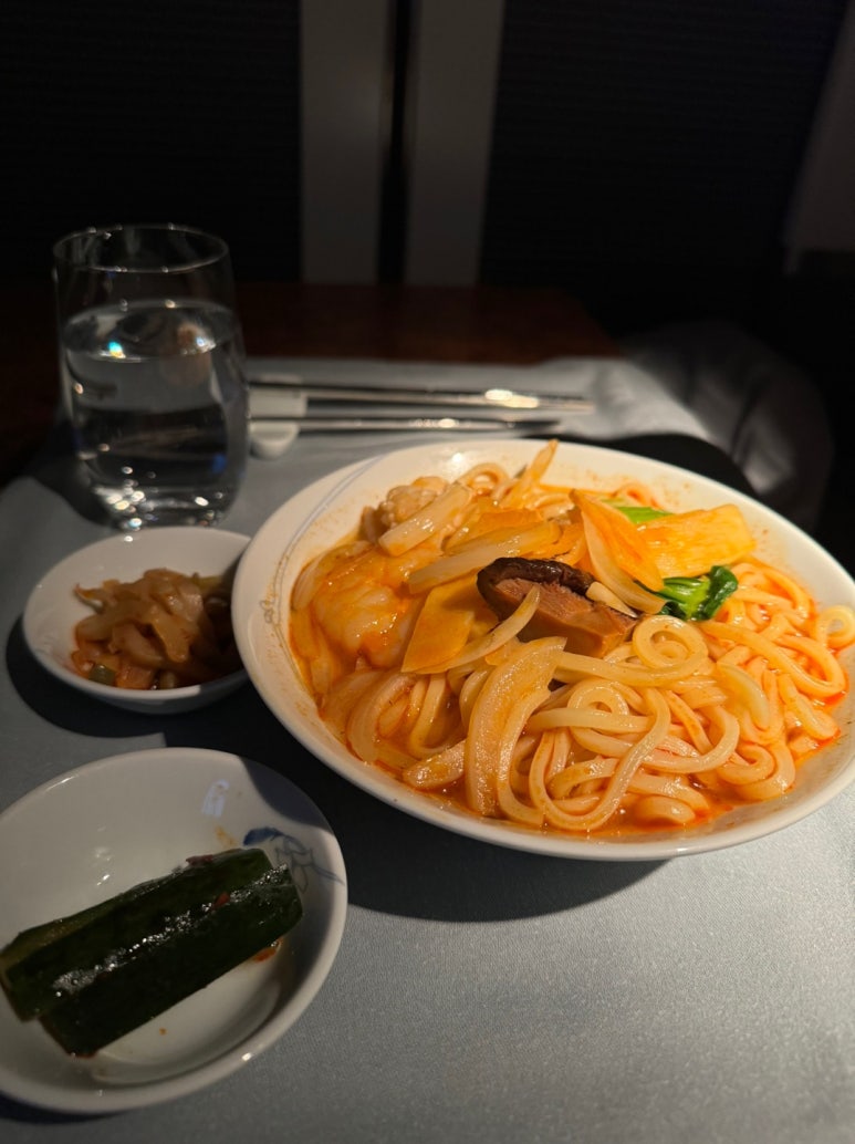Korean Air First Class vs. Prestige Class – KE907 and KE908 Incheon–London B777-300ER Booking, Seat Recommendations, First Lounge, and SkyTeam Mileage Flight Review image 56