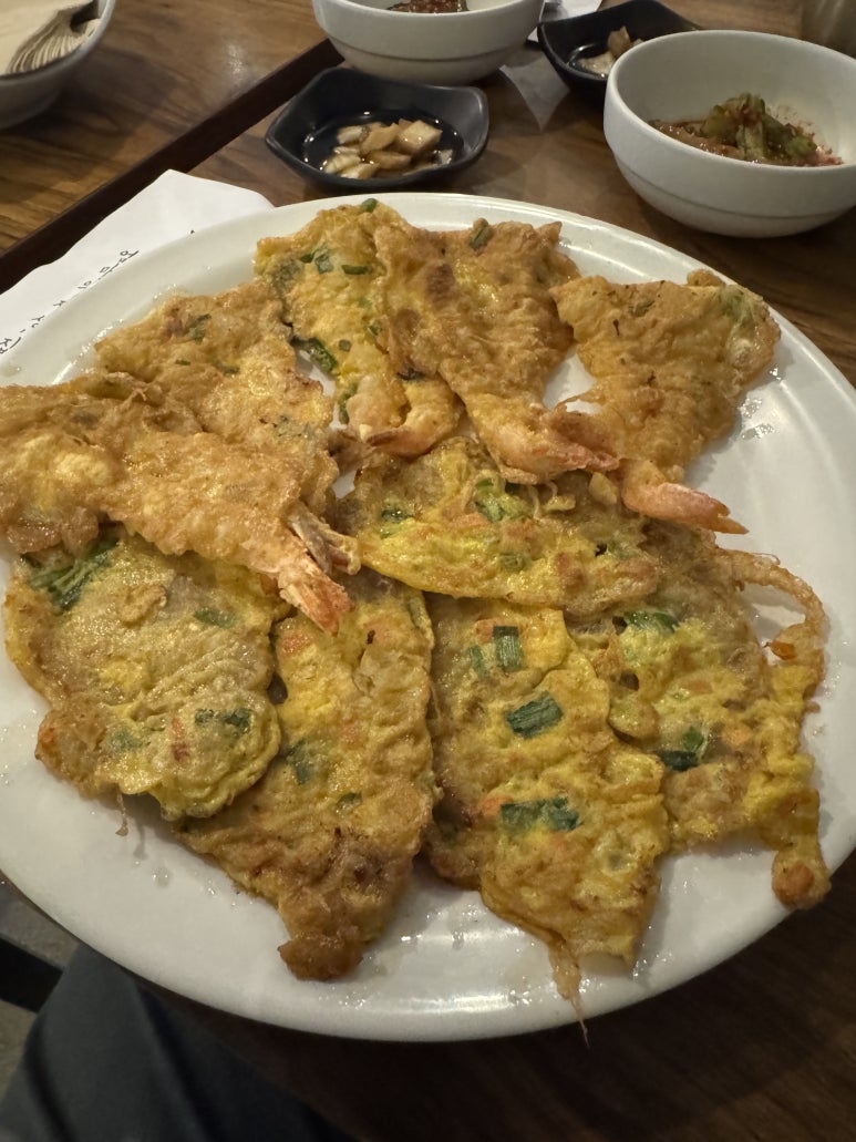 [한남동 맛집] 한남북엇국 - 저녁에 술안먹고 홍게살비빔밥과 전 먹은 썰. 한식 찐 맛집. 발렛 주차 가능. 관련 이미지 3