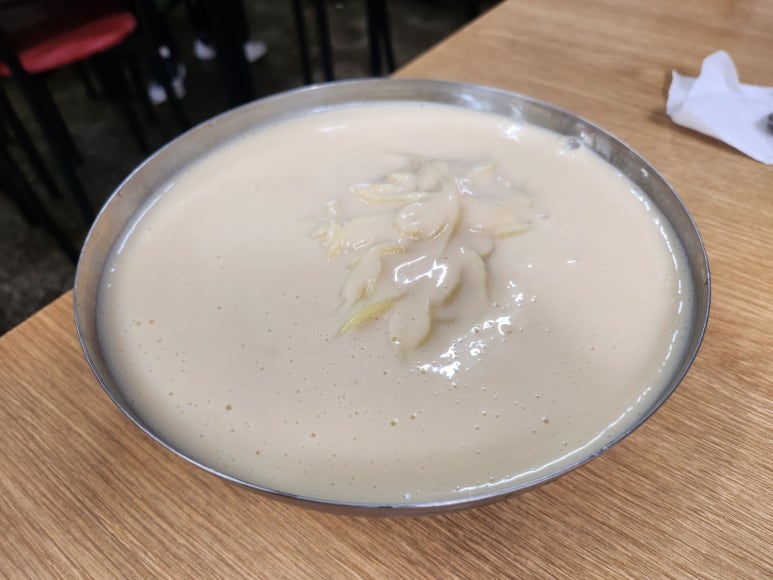 [삼각지 맛집] 진미식당 - 남자는 콩국수 곱빼기! 모든메뉴 정복. 주문팁. 백년가게 & 성시경 먹을텐데. 내돈내산 웨이팅 후기. 관련 이미지 1