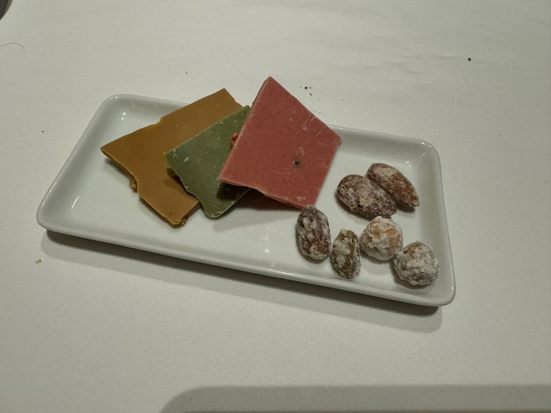 [시그니엘서울] STAY -미슐랭 1스타 프렌치 레스토랑 디너 풀코스. 훌륭하고 멋진 공간을 81층에.. 발렛주차 신용카드. 롯데상품권 사용후기. 관련 이미지 69