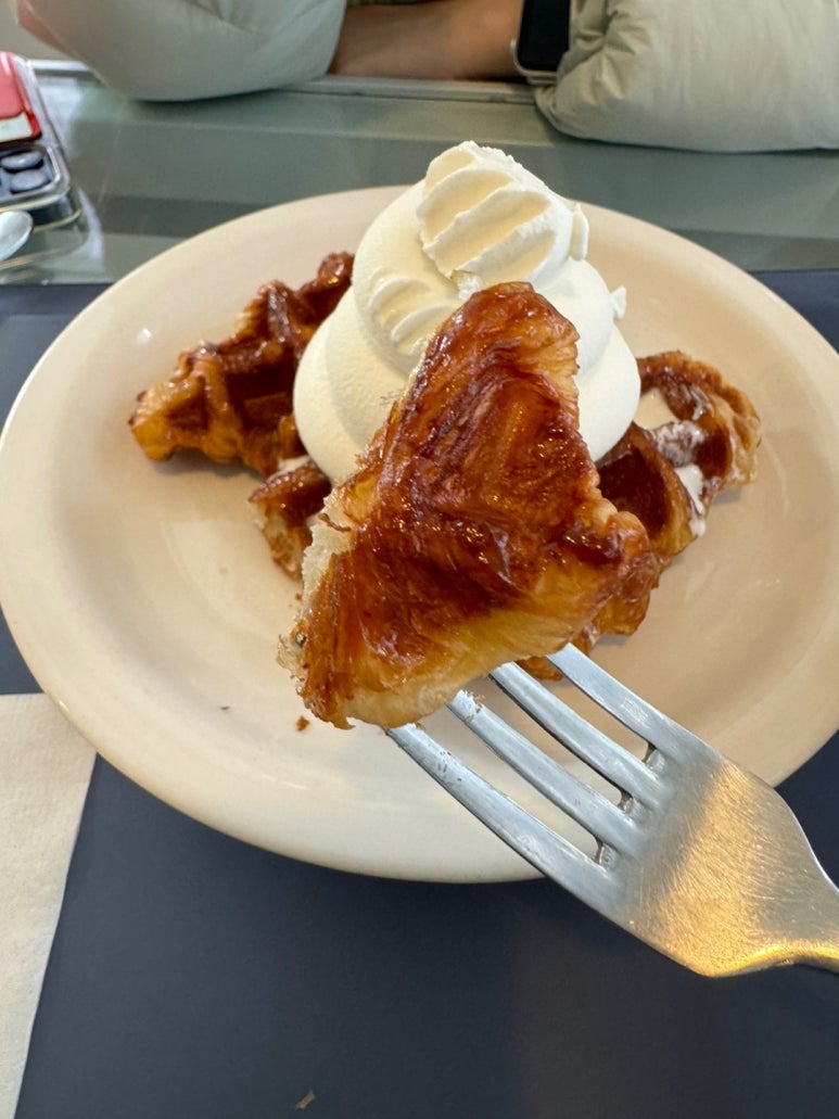 [성수 흑임자라떼 맛집] 베티버 - 최고의 흑임자크림라떼 맛집. 아이스크림 크로플도 비싸지만 맛있음. 흑임자라떼 성지가 되어보자. 관련 이미지 13