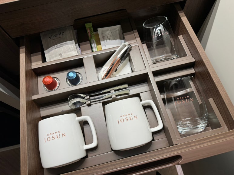 그랜드조선 부산 - 클럽조선 플래티넘 100배 이용하기. 해운대 오션뷰 생일 기념 룸 업그레이드! 프리미어 오션뷰 킹 + 수영장 + 발렛주차 후기. (feat. 웨스틴조선부산) 관련 이미지 20