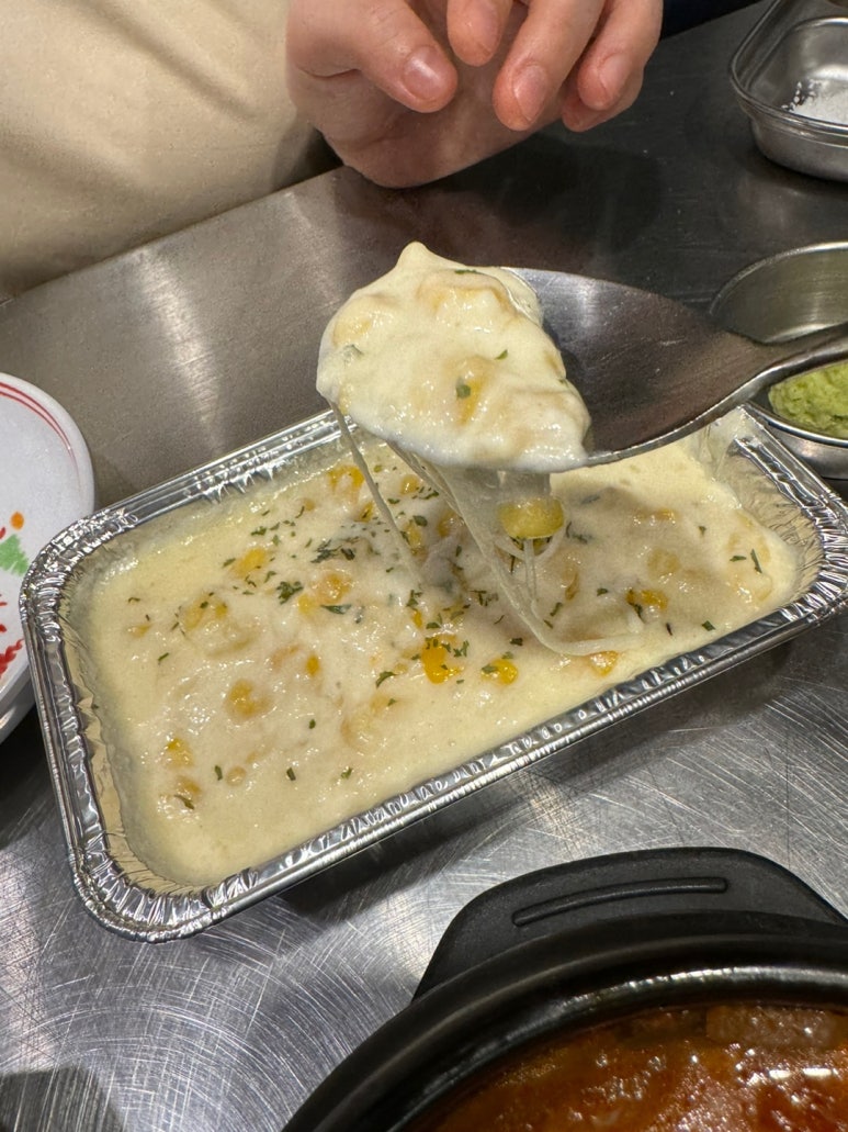 [남영역 맛집] 열정도 고깃집 - 김치찌개 맛있는 삼각지 숙성삼겹살 블루리본서베이 맛집. 모임장소추천. 콘치즈 서비스! 관련 이미지 17