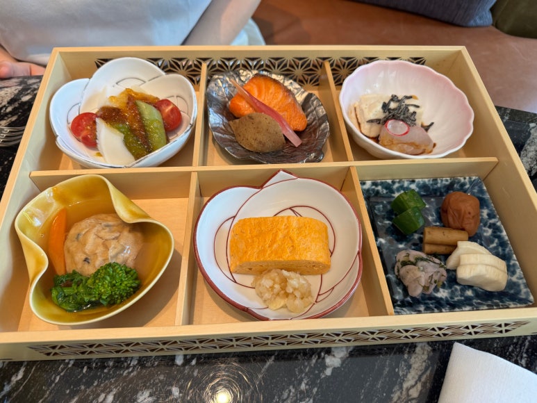 리츠칼튼 교토 - 조식, 피에르 에르메 마카롱과 조각케이크. 룸서비스, BAR 까지 먹거리 후기. 관련 이미지 21
