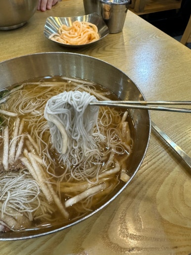 [신사동 맛집] 강남면옥 본점 - 서울 함흥냉면 맛집 5곳 리스트 총정리. 이번엔 물냉면보다 비빔냉면이 맛있는 곳. 블루리본서베이 냉면맛집. 관련 이미지 17