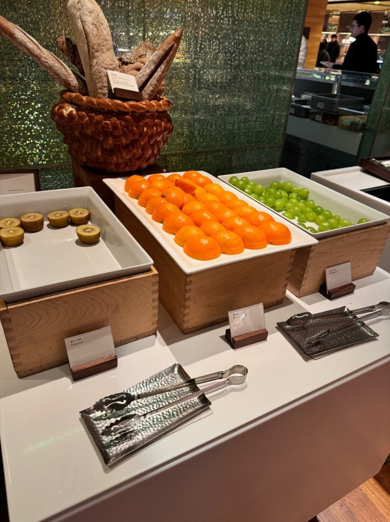 [롯데호텔서울 맛집] 라세느 - 12월 회식 장소 추천. 새로운 트레비클럽 다이닝 할인 받아 싸게먹기. 메뉴 공략!! 롯데다이아몬드카드 발렛주차. 관련 이미지 29