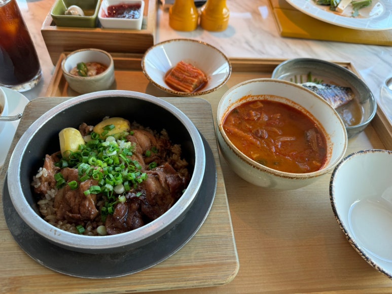 JW메리어트 제주 호캉스 - 신한 메리어트 본보이 카드 호텔 조식 5만원 할인 (조식숙제) 메뉴 추천. 아일랜드 키친 중식과 디너 뷔페까지. (2) 관련 이미지 13