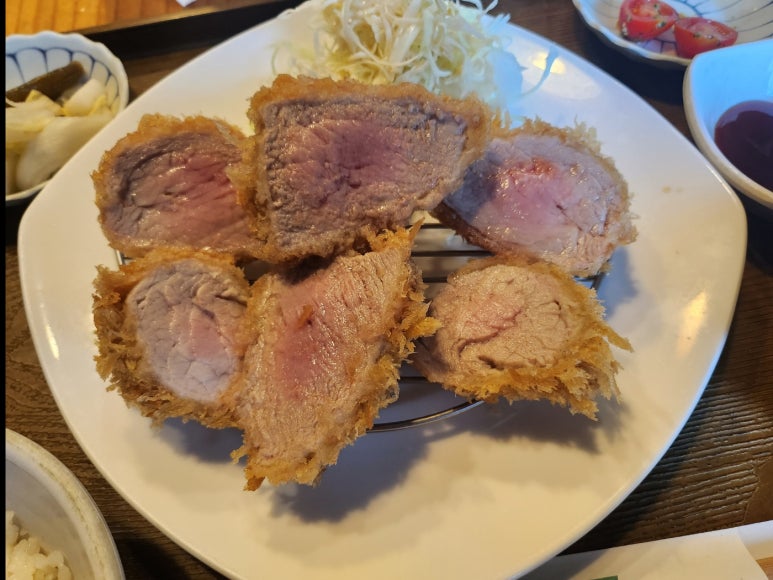 [삼각지 돈카츠] 돈카츠팔월 - 안심카츠가 맛있는 프리미엄 돈카츠 식당. 서울역 오제제와 흡사한 맛과 훌륭한 가성비. 두 번 다녀옴. 관련 이미지 2