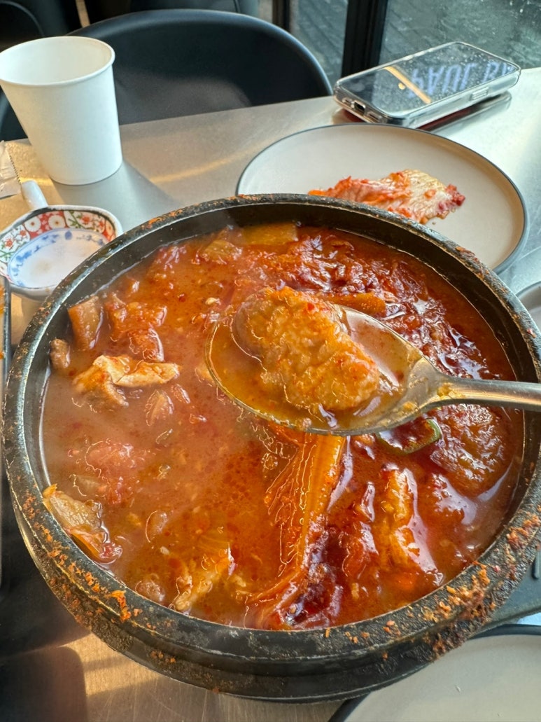 [제주공항 근처 맛집] 고기장 - 숙성 제주흑돼지 인생맛집. 제주도 흑돼지 오션뷰 맛집. 재방문의사 가득함. 관련 이미지 25