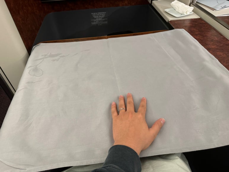 Korean Air First Class vs. Prestige Class – KE907 and KE908 Incheon–London B777-300ER Booking, Seat Recommendations, First Lounge, and SkyTeam Mileage Flight Review image 40