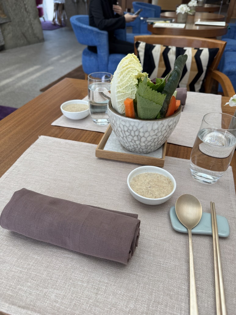 [파크 하얏트 서울] 더 라운지 - 식사 맛있는 라운지. 도미조림 1티어 찐 맛집. 신용카드 제휴할인. 발렛파킹 가능. 관련 이미지 12