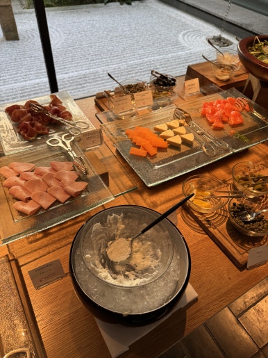 리츠칼튼 교토 - 조식, 피에르 에르메 마카롱과 조각케이크. 룸서비스, BAR 까지 먹거리 후기. 관련 이미지 16