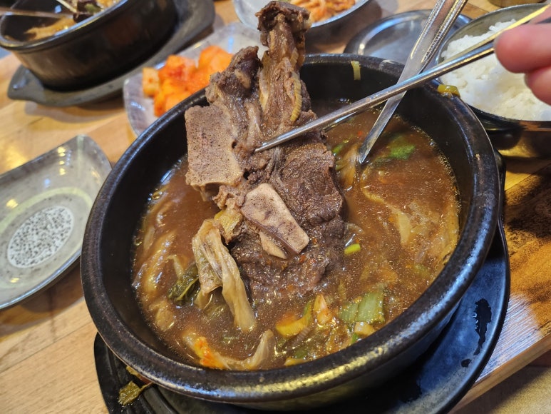 [효창공원앞역 맛집] 창성옥 - 넉넉히 소뼈살 가득한 우거지 선지 해장국. 삼각지 맛집리스트 업데이트. 관련 이미지 16