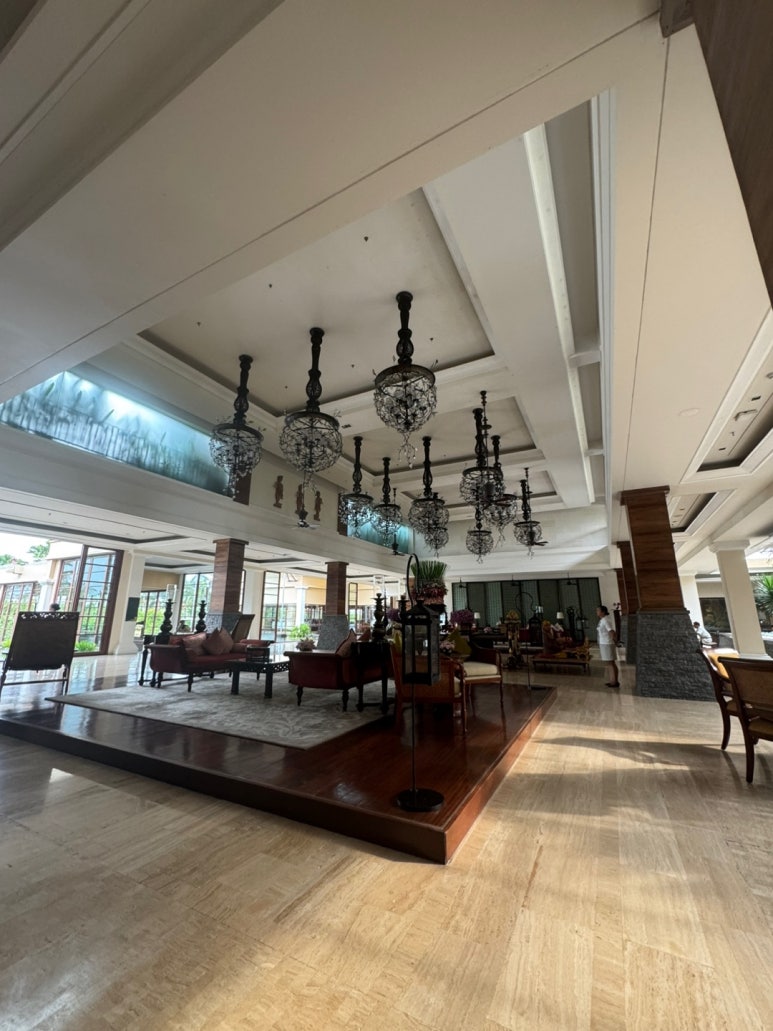 세인트레지스 발리 - 플래티넘 풀빌라 스위트 업그레이드 후기. 신혼여행 호텔 추천. 프라이빗 해변, 라군, 밤공연, 조식, 디너. 관련 이미지 5