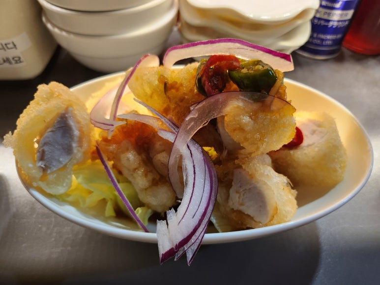 ★★★★☆ [신촌 탄탄면] 정육면체 - 신촌 유일의 미슐랭 맛집. 홍탄, 깨부수면과 유린기.. 시그니처 메뉴를 모두 먹어보다. 관련 이미지 19