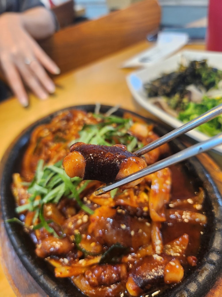 [청담동 맛집] 청국장과 보리밥 - 오래된 강남 청담역 청국장 맛집. 메뉴를 정해드리겠습니다; 낙지볶음 맛있음. 전지적참견시점 맛집. 관련 이미지 12