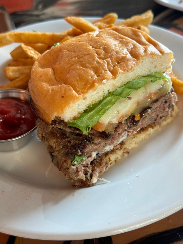 [괌 햄버거 맛집 완전정복] - 스택스버거, 모사스버거, 제프버거. 현지인 추천 내돈내산 간단비교. 관련 이미지 23